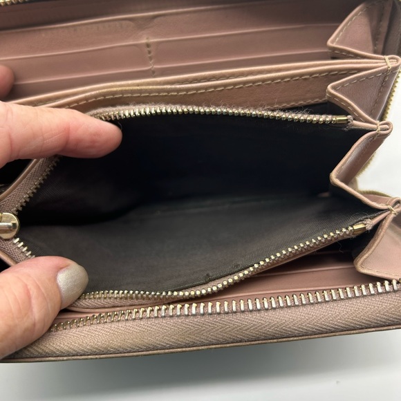 Gucci long zippy wallet rose in color. Comes with box and paperwork - Picture 7 of 11